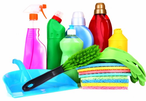 Move-in cleaning for a Camden flat with kitchen and hallway focus